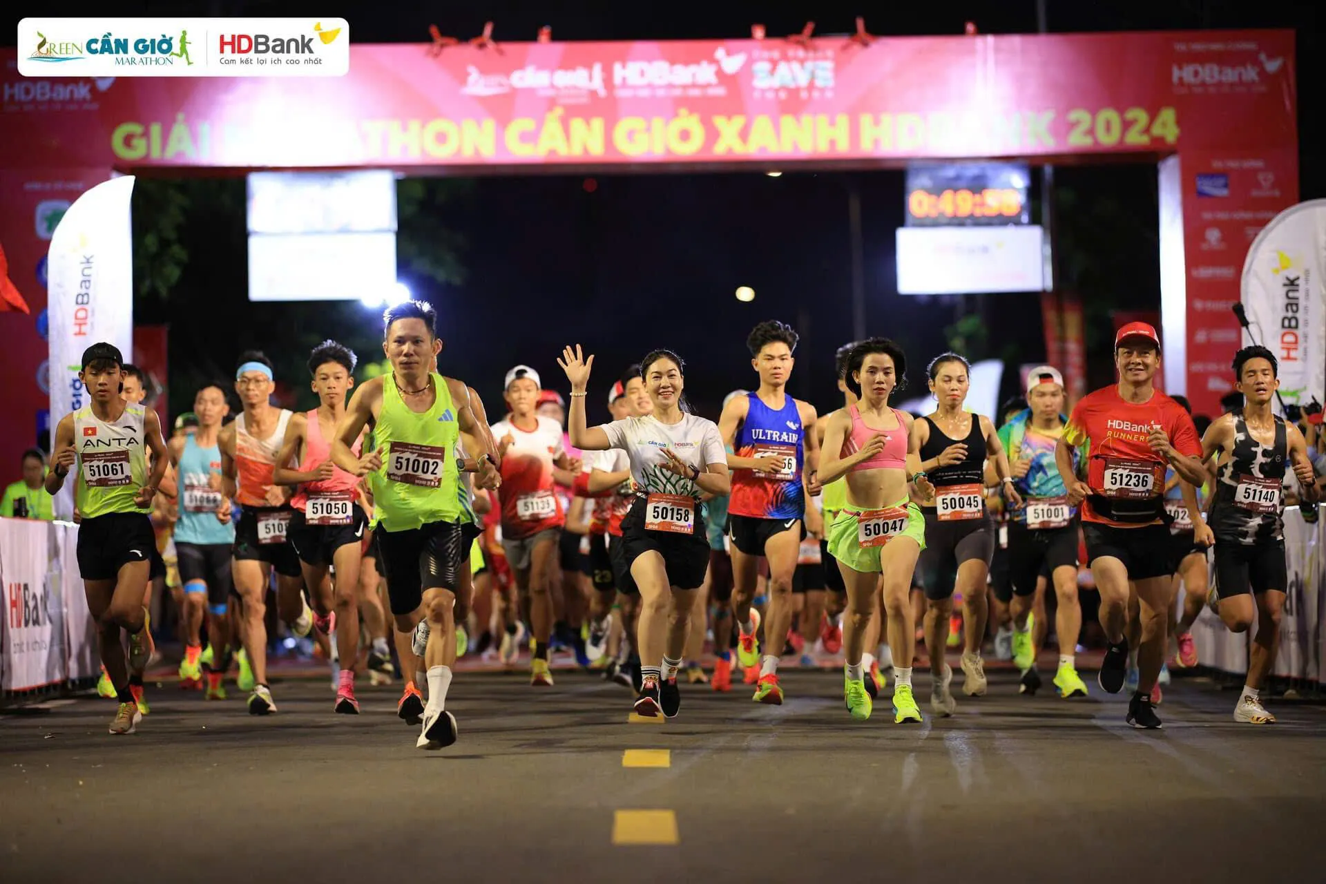 Hình 8_ Đường đua xanh là nơi hội tụ quen thuộc của hơn 3.000 runners trong nước và quốc tế nhiều năm qua