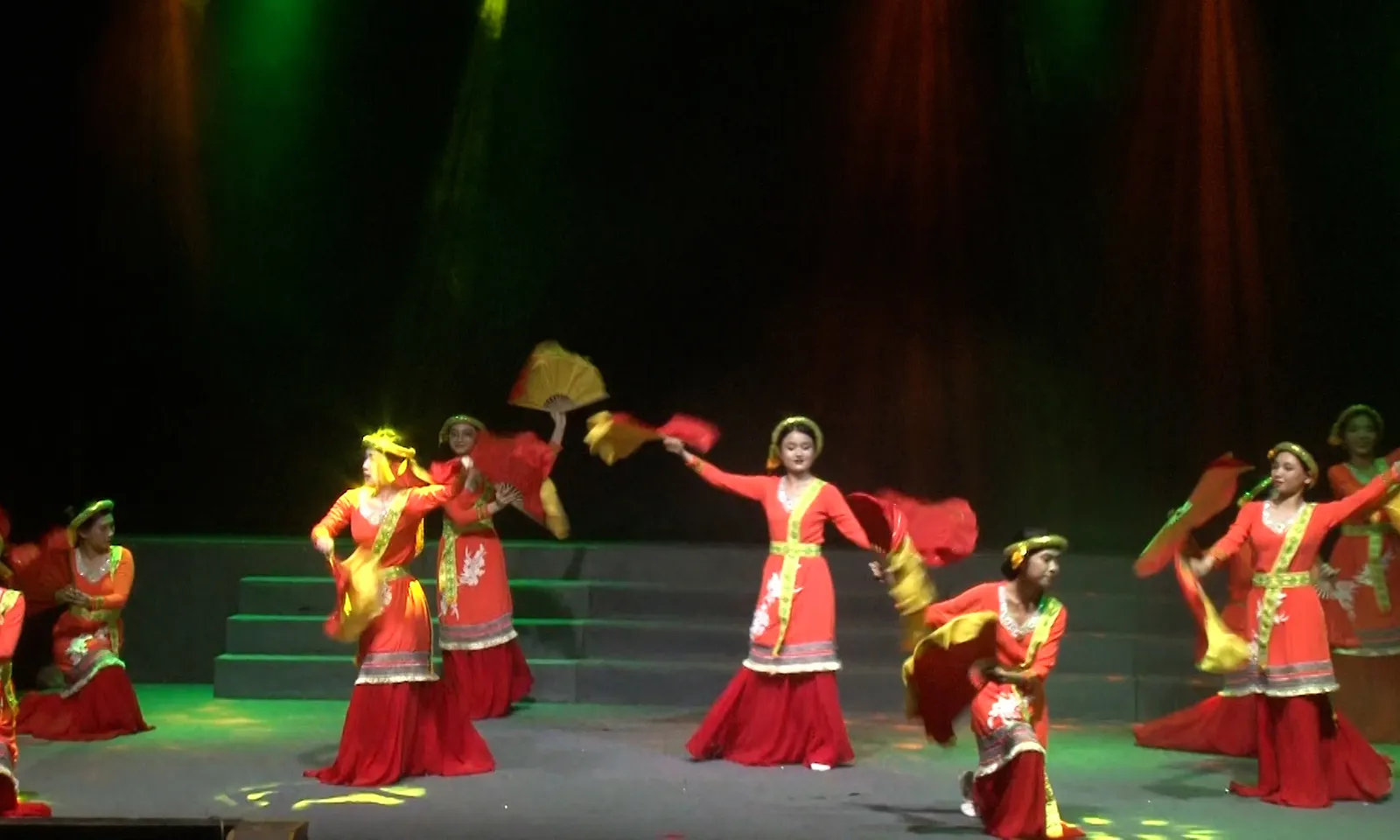 Điệu múa quạt – Linh hồn của lễ hội Chăm