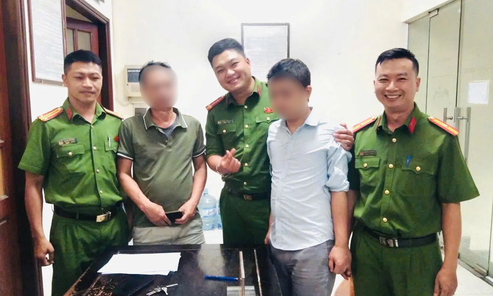 Kịp thời ngăn chặn nam thanh niên định nhảy cầu Chương Dương tự vẫn