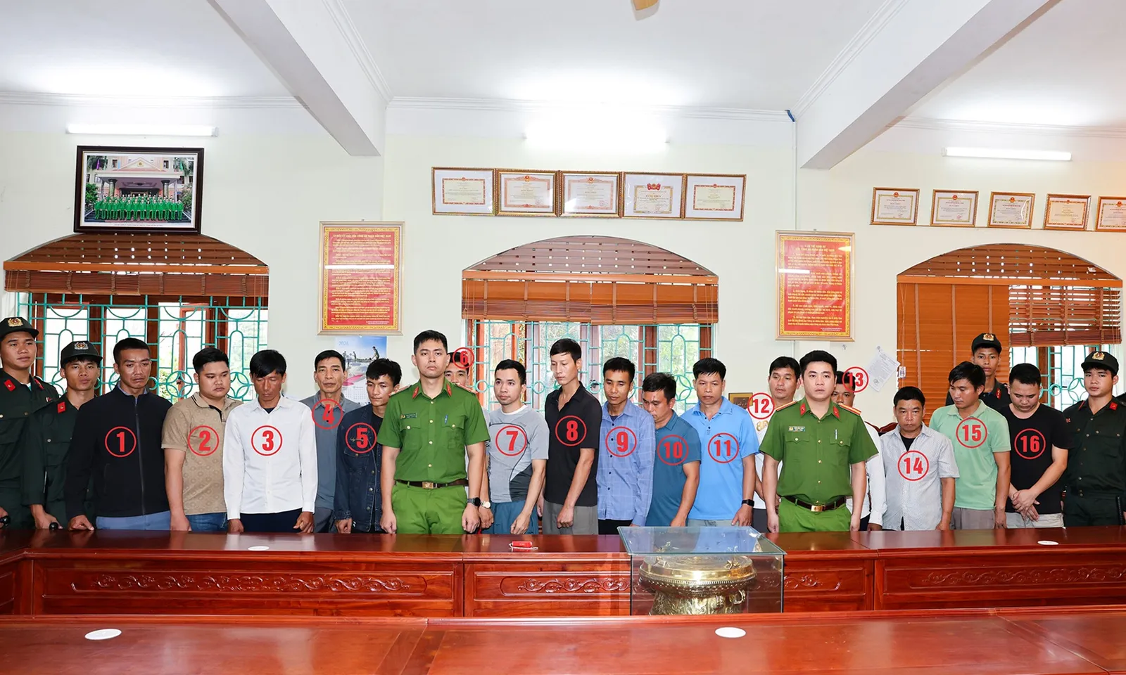 Bắt giữ 16 đối tượng trong đường dây chế tạo, mua bán, tàng trữ, sử dụng trái phép vũ khí