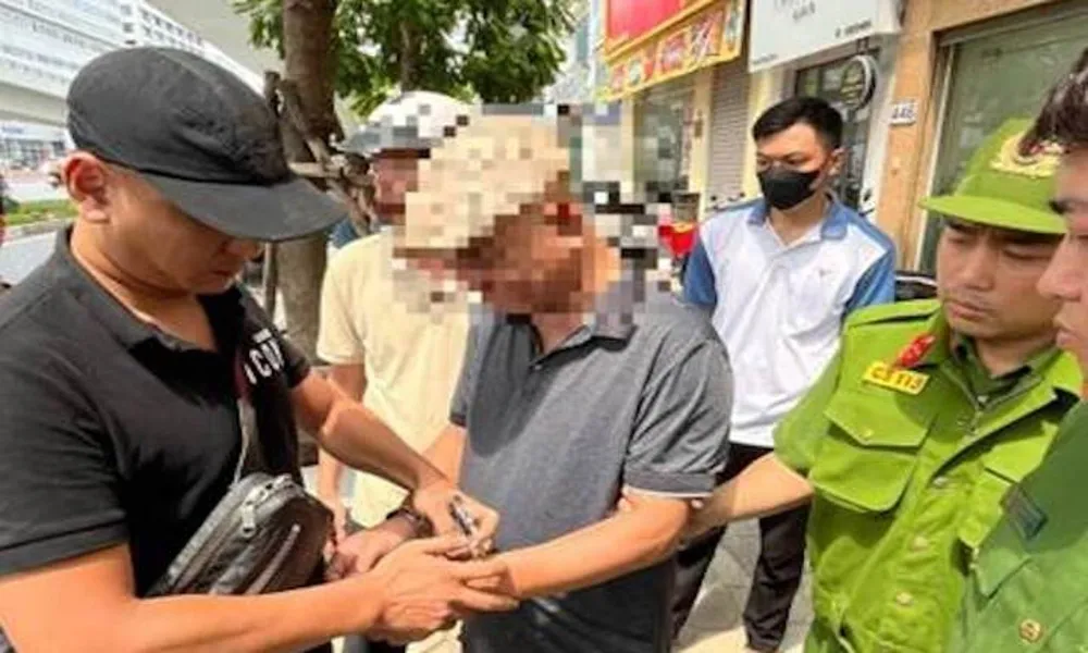 Cảnh sát 113 Hà Nội ngăn chặn kịp thời hành vi côn đồ sau va chạm xe