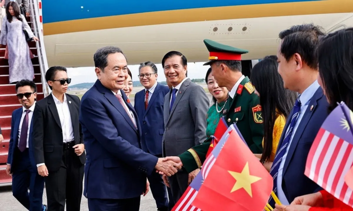 Chủ tịch Quốc hội bắt đầu dự AIPA-46 và thăm chính thức Malaysia