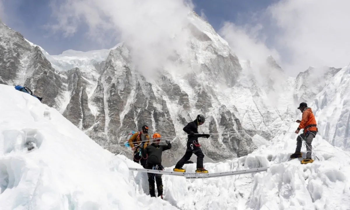 2025-09-15t200539z146557250rc25ydagu4g8rtrmadp3nepal-protests-tourism-17579823824612081044593
