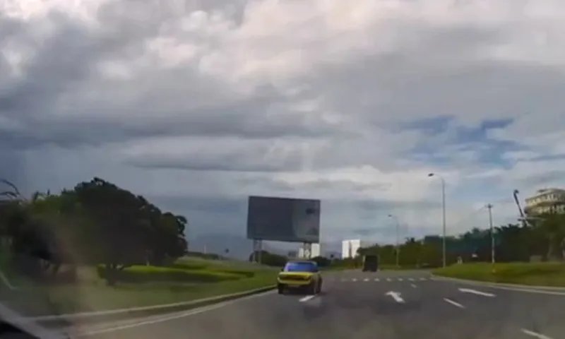 Người phụ nữ lái ô tô đi ngược chiều đường Nguyễn Tất Thành bị phạt 19 triệu đồng