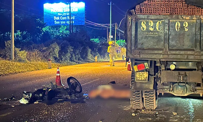 Va chạm xe tải, người đàn ông đi xe máy tử vong tại chỗ
