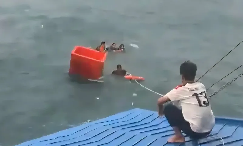 Cứu kịp thời 4 ngư dân gặp nạn trên biển Kiên Giang