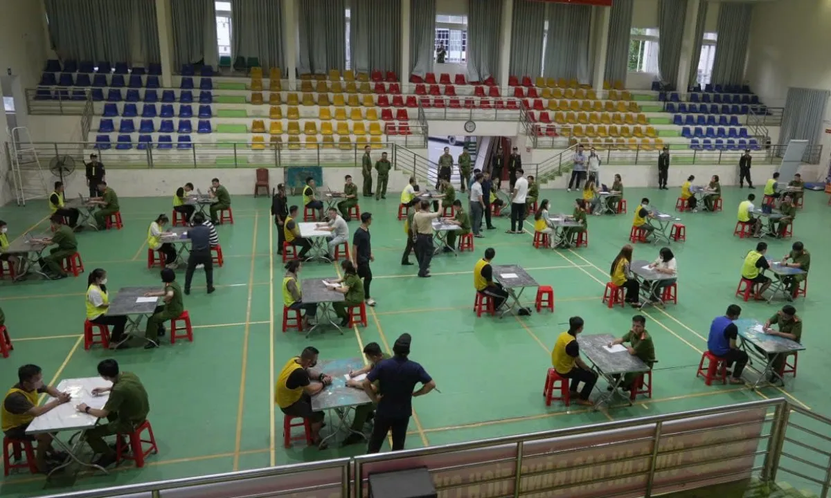 Triệt phá đường dây lừa đảo cài VNeID giả, chiếm đoạt hơn 160 tỉ đồng