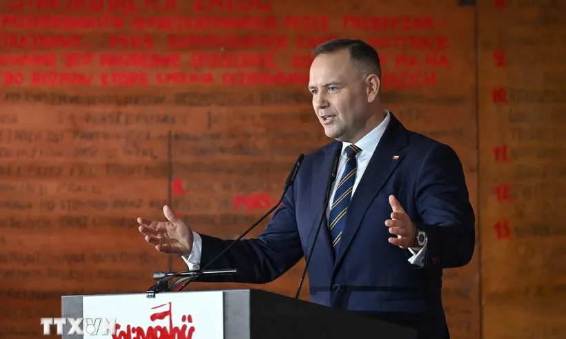 Ba Lan đề xuất Đức bồi thường chiến tranh bằng cách hỗ trợ phát triển quốc phòng