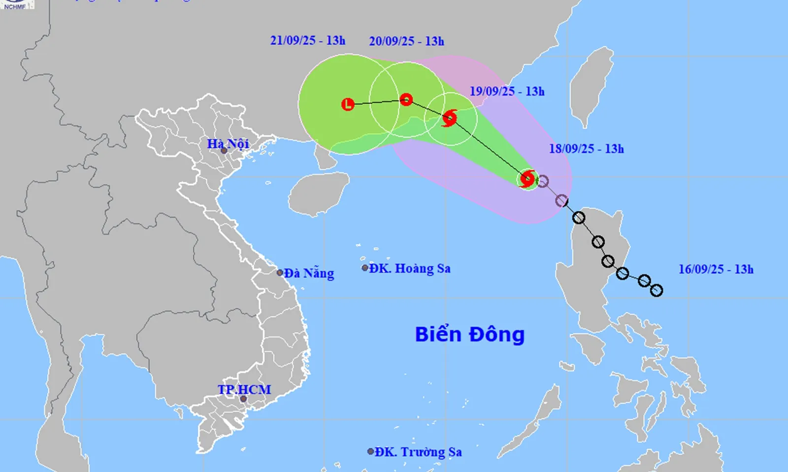 Bão số 8 vào biển Đông, biển động mạnh