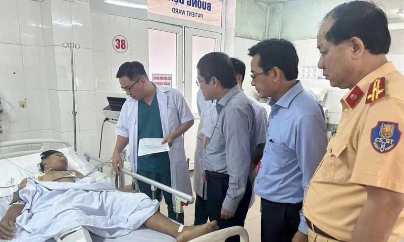 Quảng Trị: Chính quyền thăm hỏi, hỗ trợ nạn nhân vụ xe ôtô tông vào chợ  