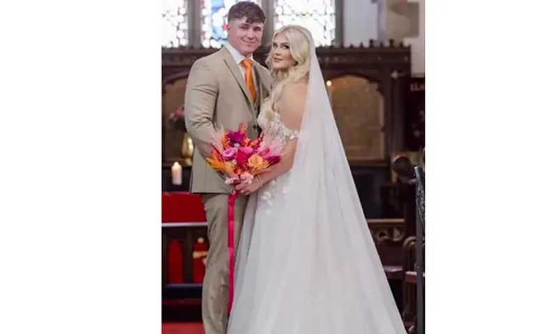 Cô dâu “tiết kiệm” nhất với váy cưới rẻ bèo mà đẹp như hàng ngàn USD