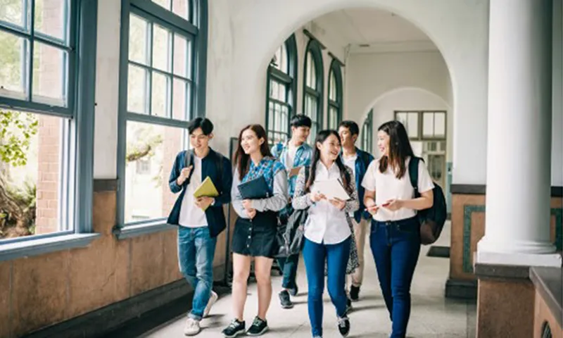 Trả tiền cho con gái để con nhắn tin mỗi ngày cho cha!