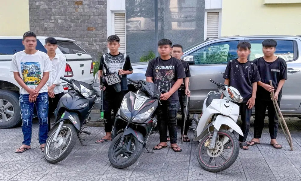 Bắt nhóm thiếu niên mang ống sắt hành hung, cướp tài sản trong đêm