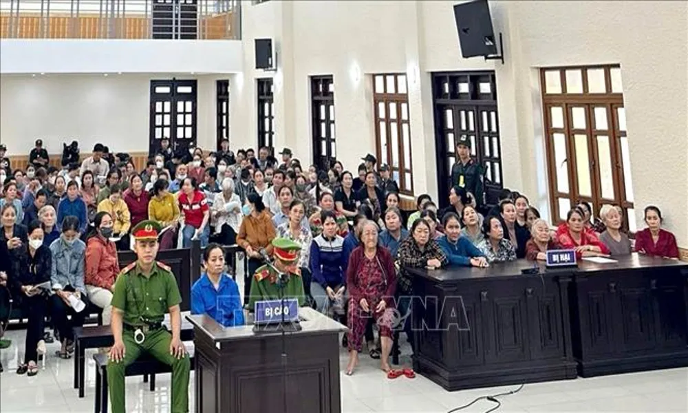 Hàng trăm người sập bẫy hụi, nữ bị cáo nhận án tù chung thân