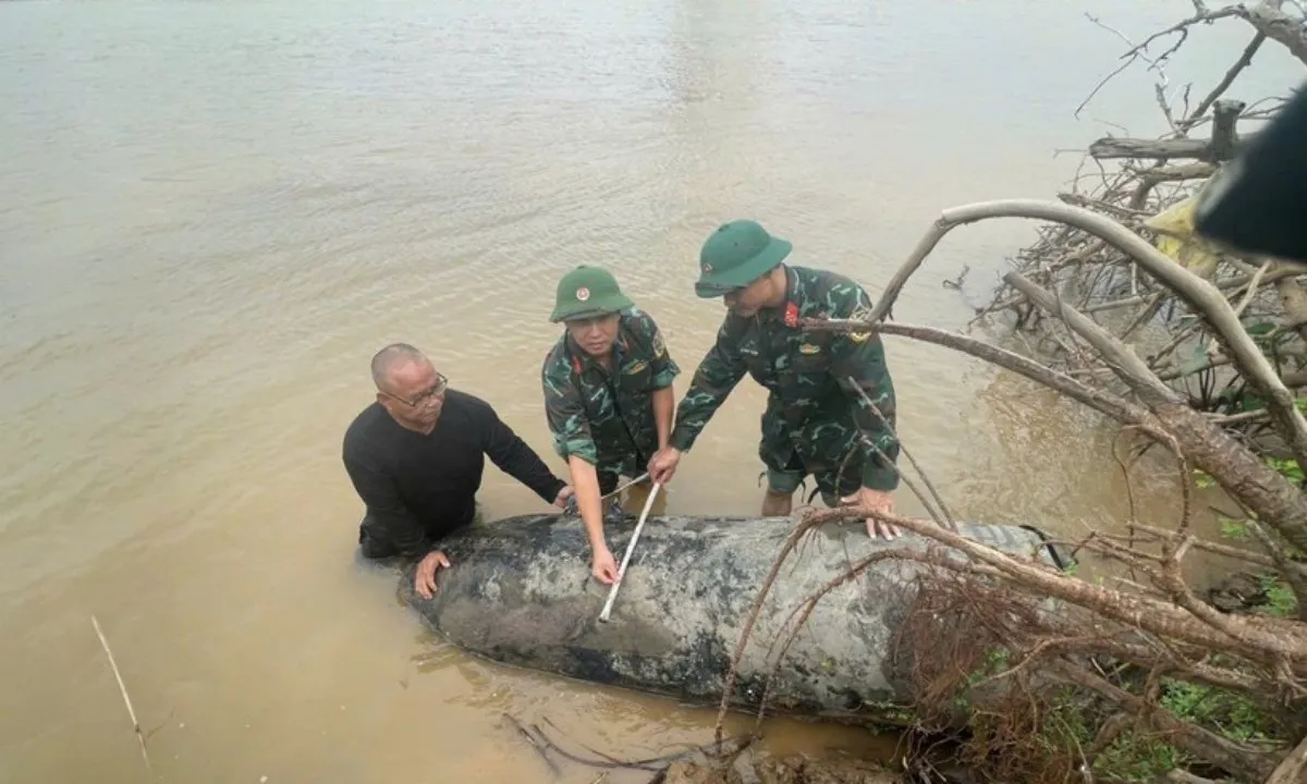 Hà Nội: Xử lý an toàn 2 quả bom còn nguyên ngòi nổ