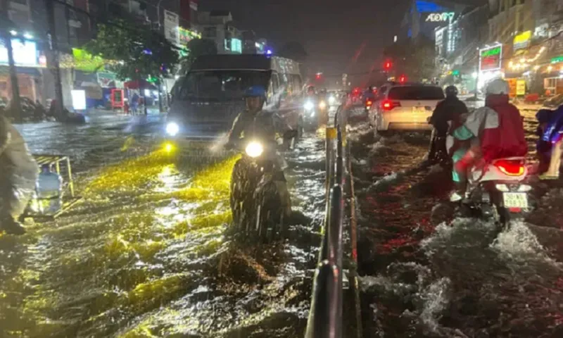 mưa ngập tphcm 2- Ảnh S
