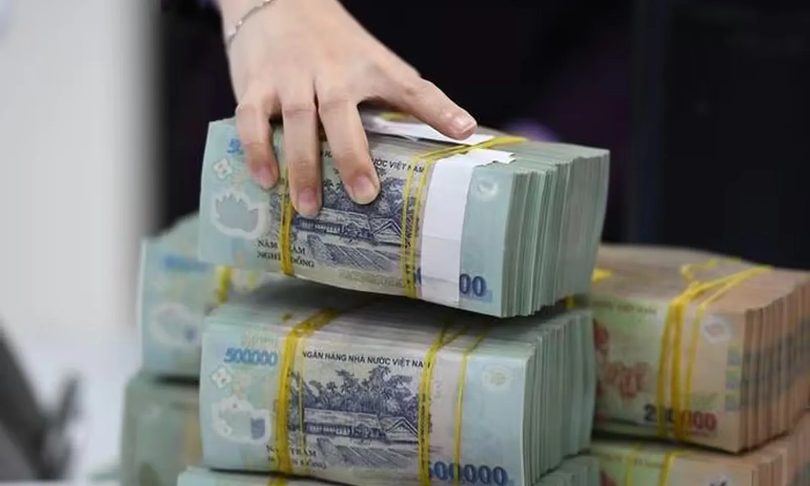 Nhiều đề xuất giảm thuế thu nhập cá nhân tối đa từ 35% xuống 30%