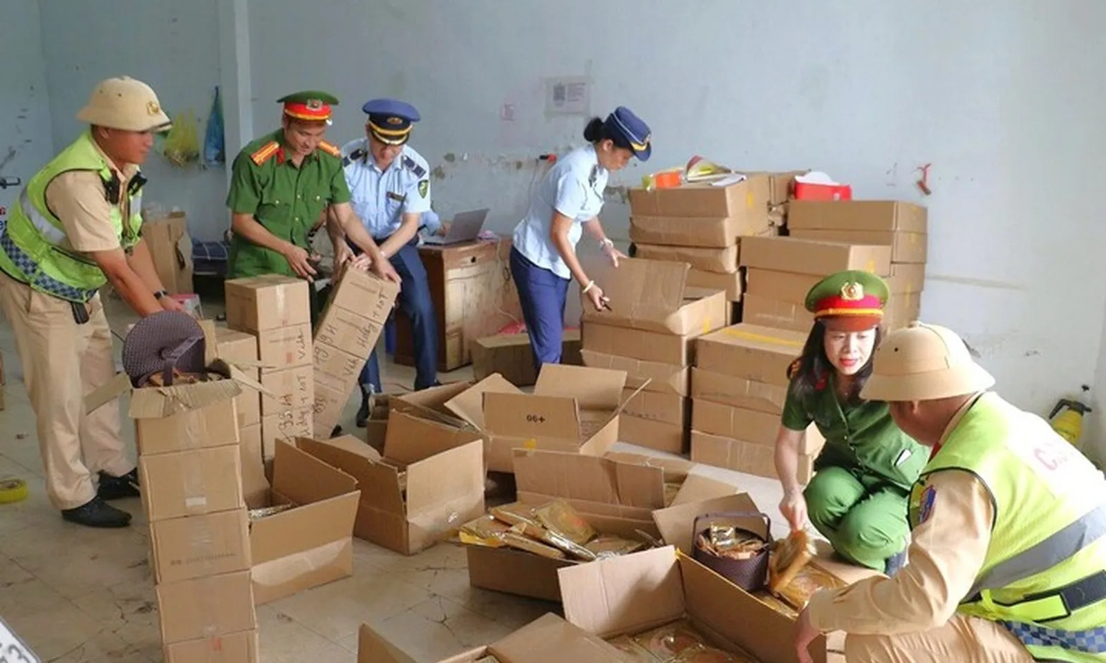 Phát hiện hơn 4.000 bánh trung thu nhập lậu tại Nghệ An