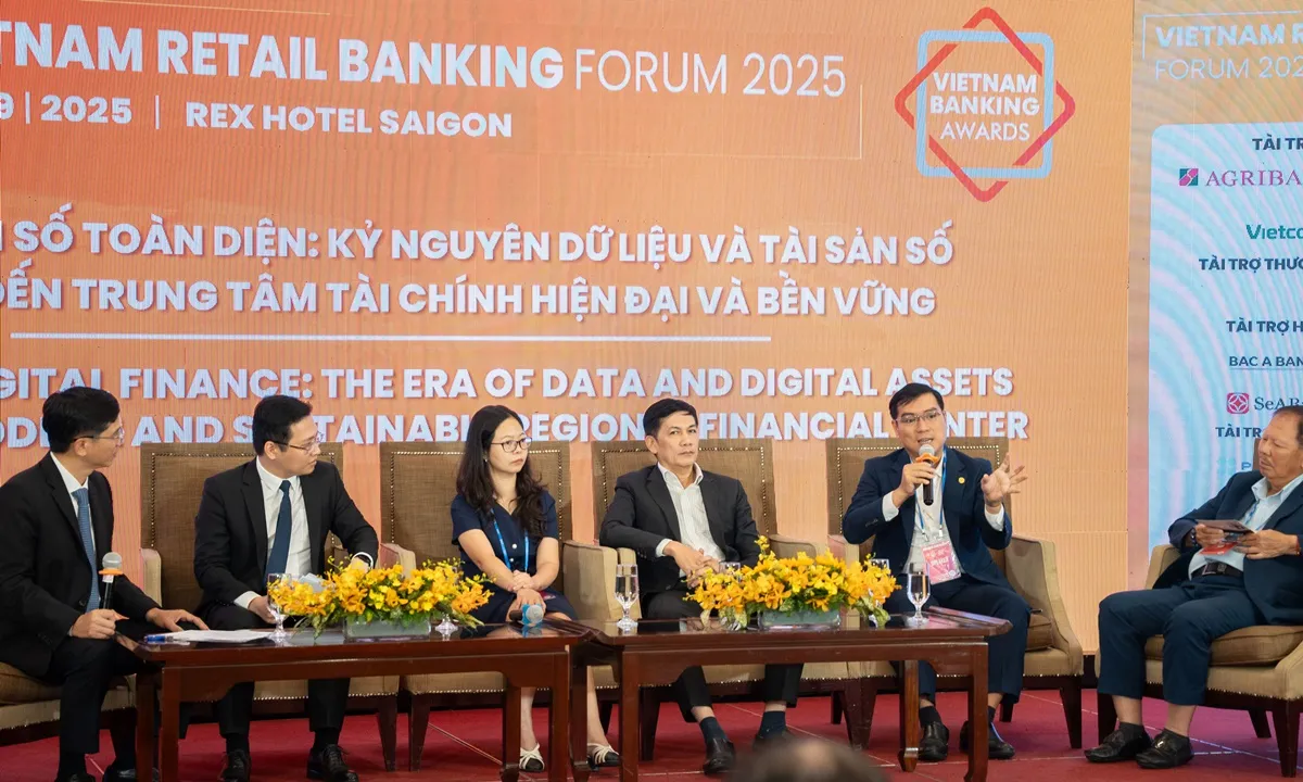HDBank nhận 3 giải thưởng lớn tại Diễn đàn Ngân hàng Bán lẻ Việt Nam 2025