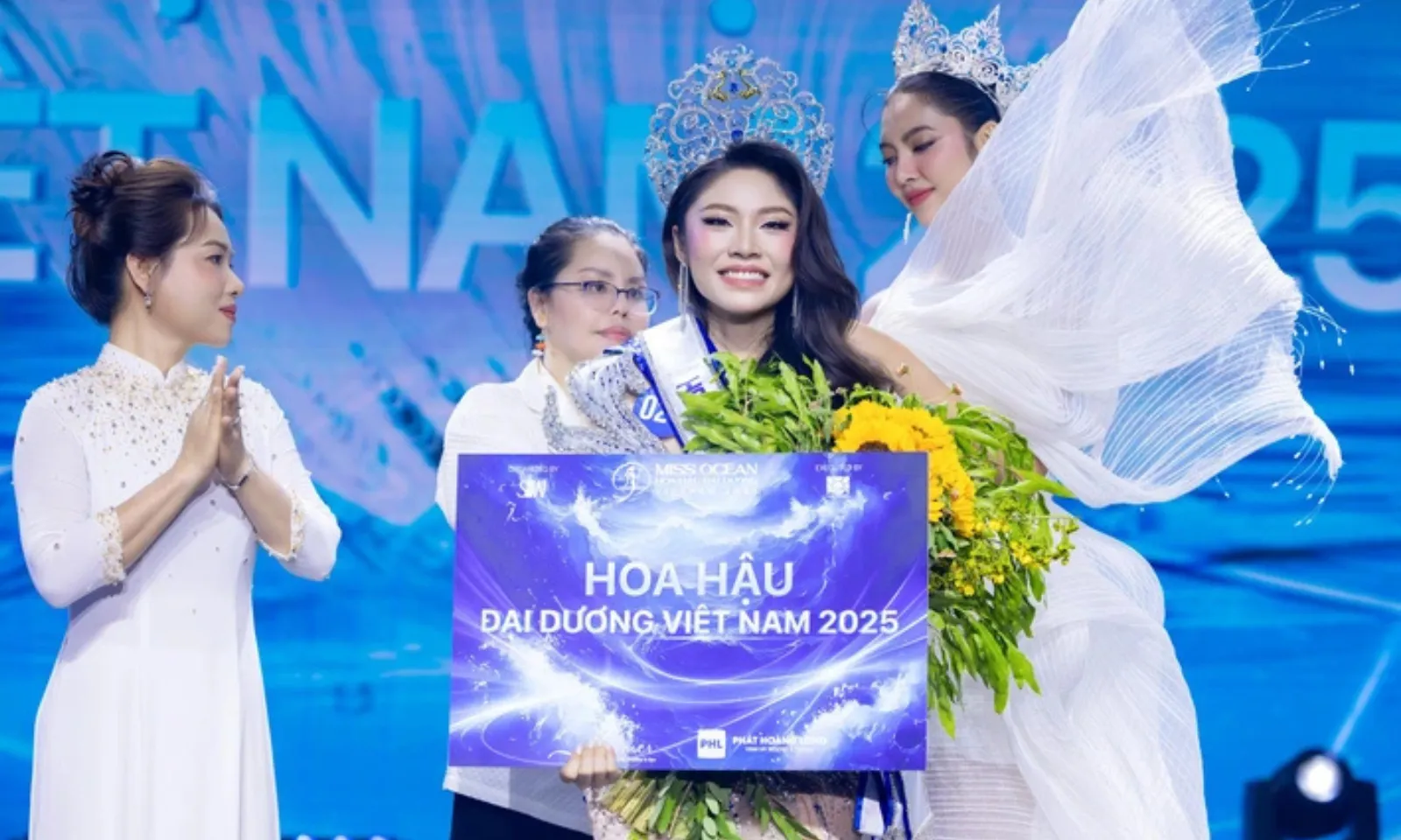 Nguyễn Thanh Thảo - người đẹp chiếm lĩnh vương miện và loạt giải phụ Hoa hậu Đại dương 2025