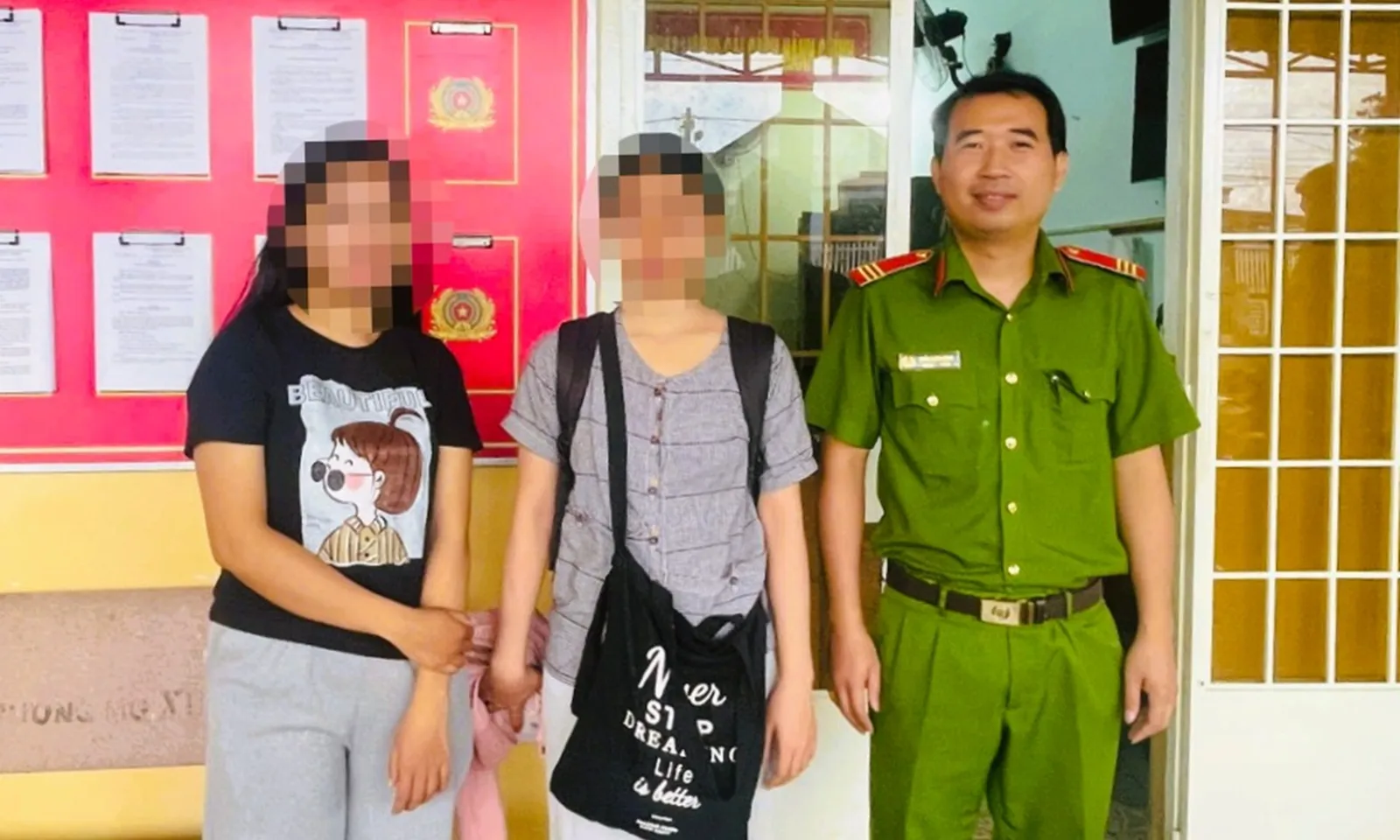 Giải cứu sinh viên bị bắt cóc online, công an thật bị công an giả đe dọa cho về vườn