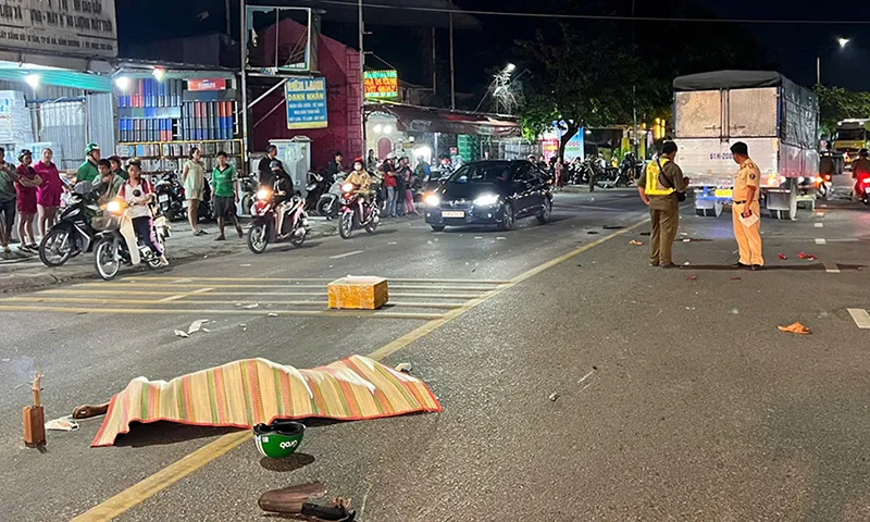 TPHCM: Xe tải va chạm xe máy, một người tử vong