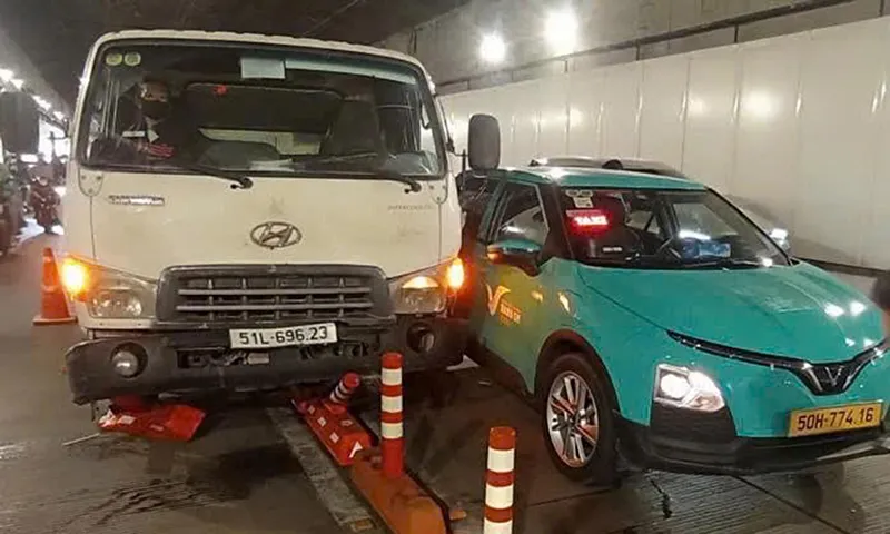 Hiện trường vụ tai nạn liên hoàn trong hầm Thủ Thiêm