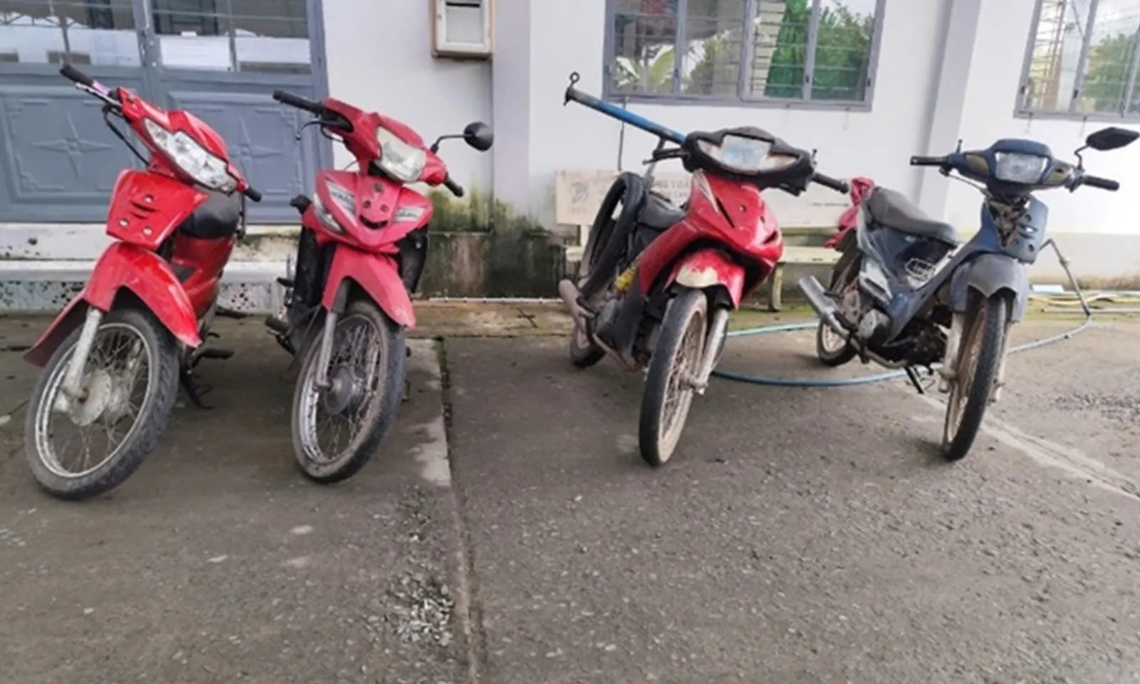 Bắt quả tang 5 đối tượng trộm 4 xe mô tô trong đêm