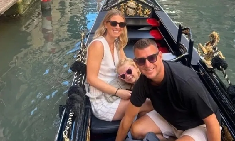 Vợ chồng Anh đưa con du lịch vòng quanh thế giới vì… rẻ hơn sống tại quê nhà