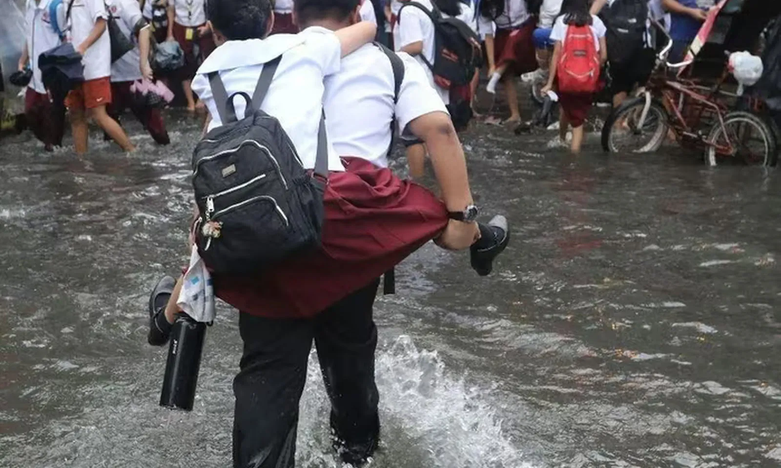 Philippines thông báo bão Ragasa mạnh lên thành siêu bão, cảnh báo nguy cơ ngập lụt ven biển