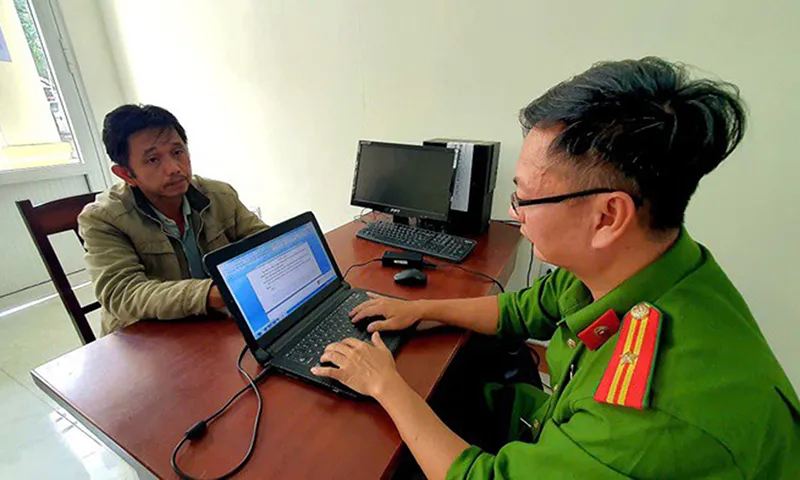 Cơ quan điều tra bắt khẩn cấp Võ Hùng Vương để điều tra về hành vi Vi phạm quy định về tham gia giao thông đường bộ