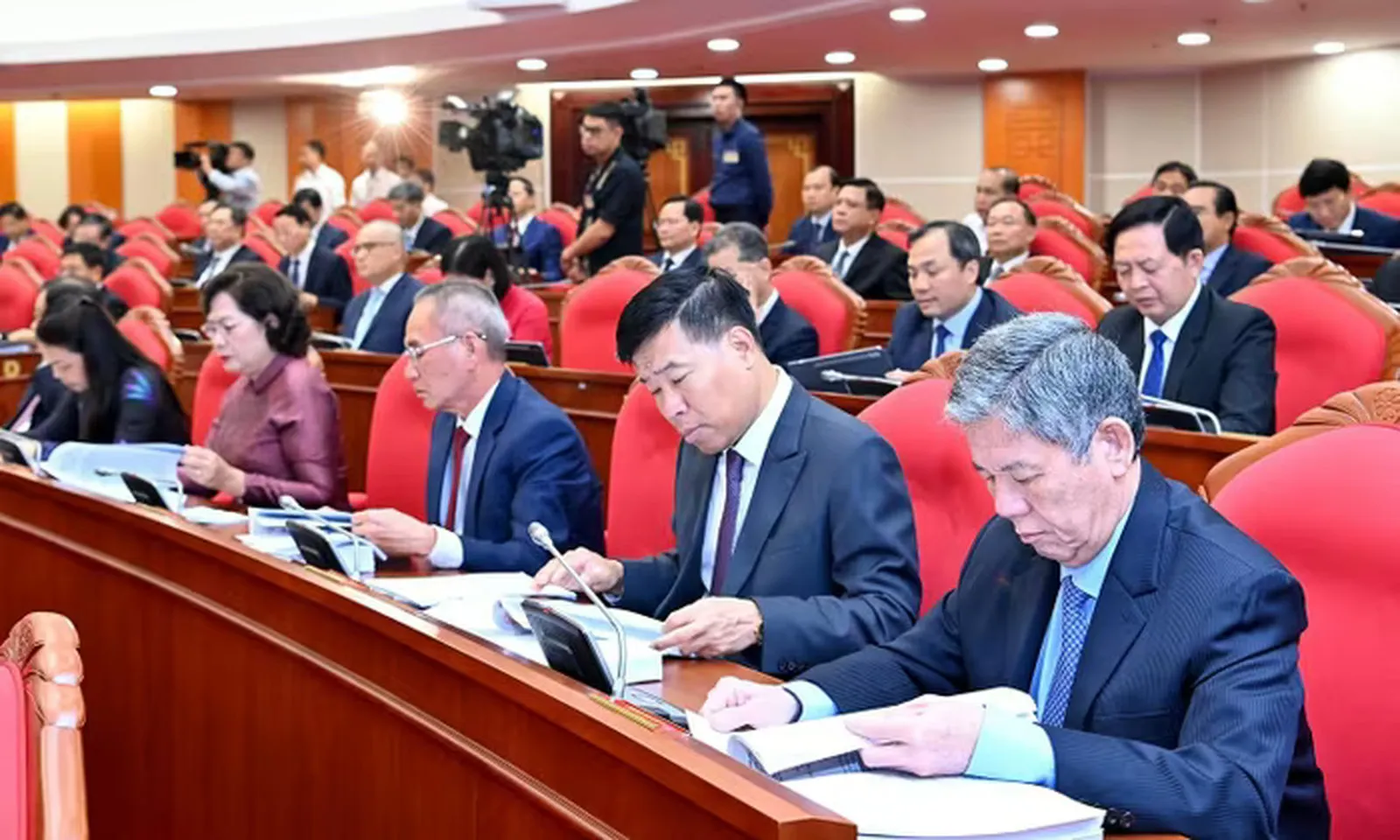 Bộ Chính trị ban hành quy định mới về tiêu chuẩn chọn bí thư, chủ tịch cấp tỉnh