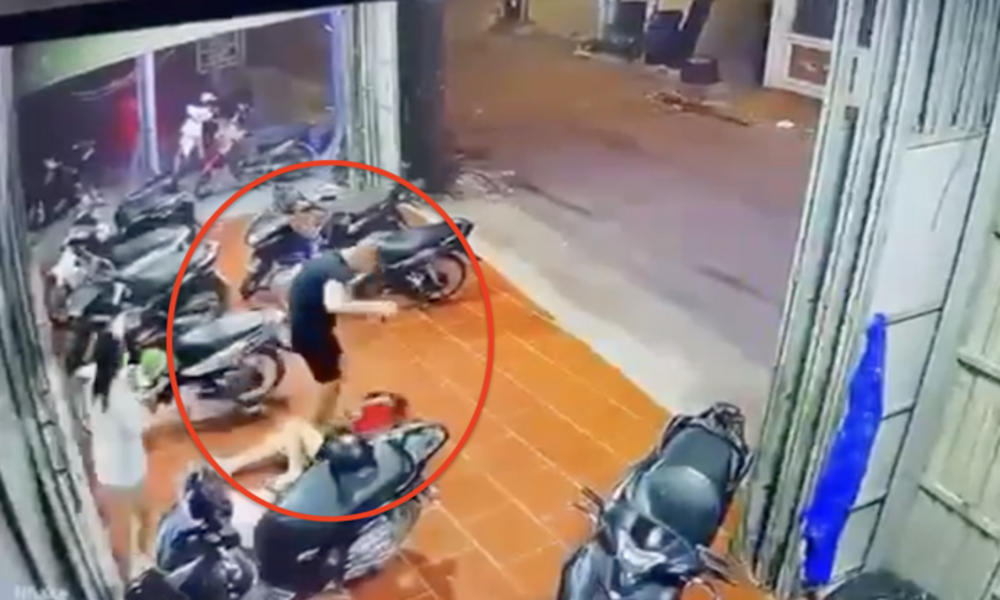 Công an phường Xuân Phương xác minh vụ bạn trai đánh bạn gái trước cửa hàng bi-a