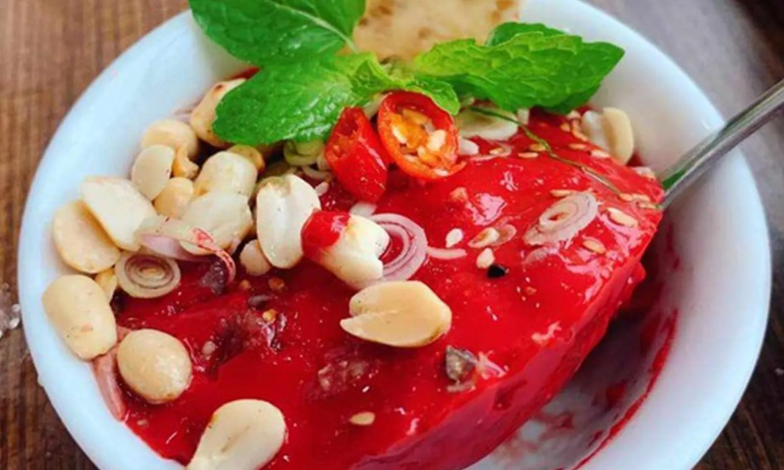 Người đàn ông mắc viêm màng não do liên cầu lợn sau khi ăn tiết canh