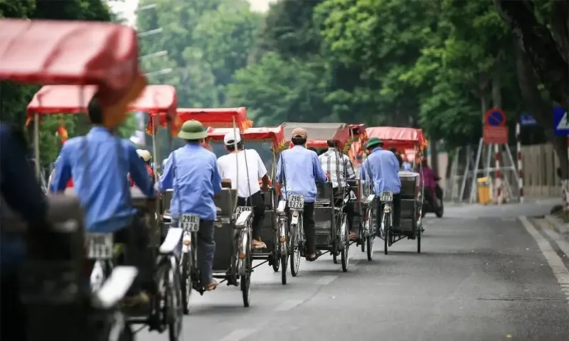Hà Nội: Hai tài xế xích lô bị xử lý vì chặt chém du khách 1,2 triệu đồng