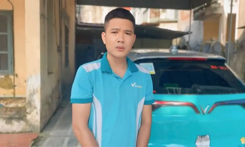 Hơn 2.700 bao thuốc lá lậu trên xe taxi, một đối tượng bị khởi tố