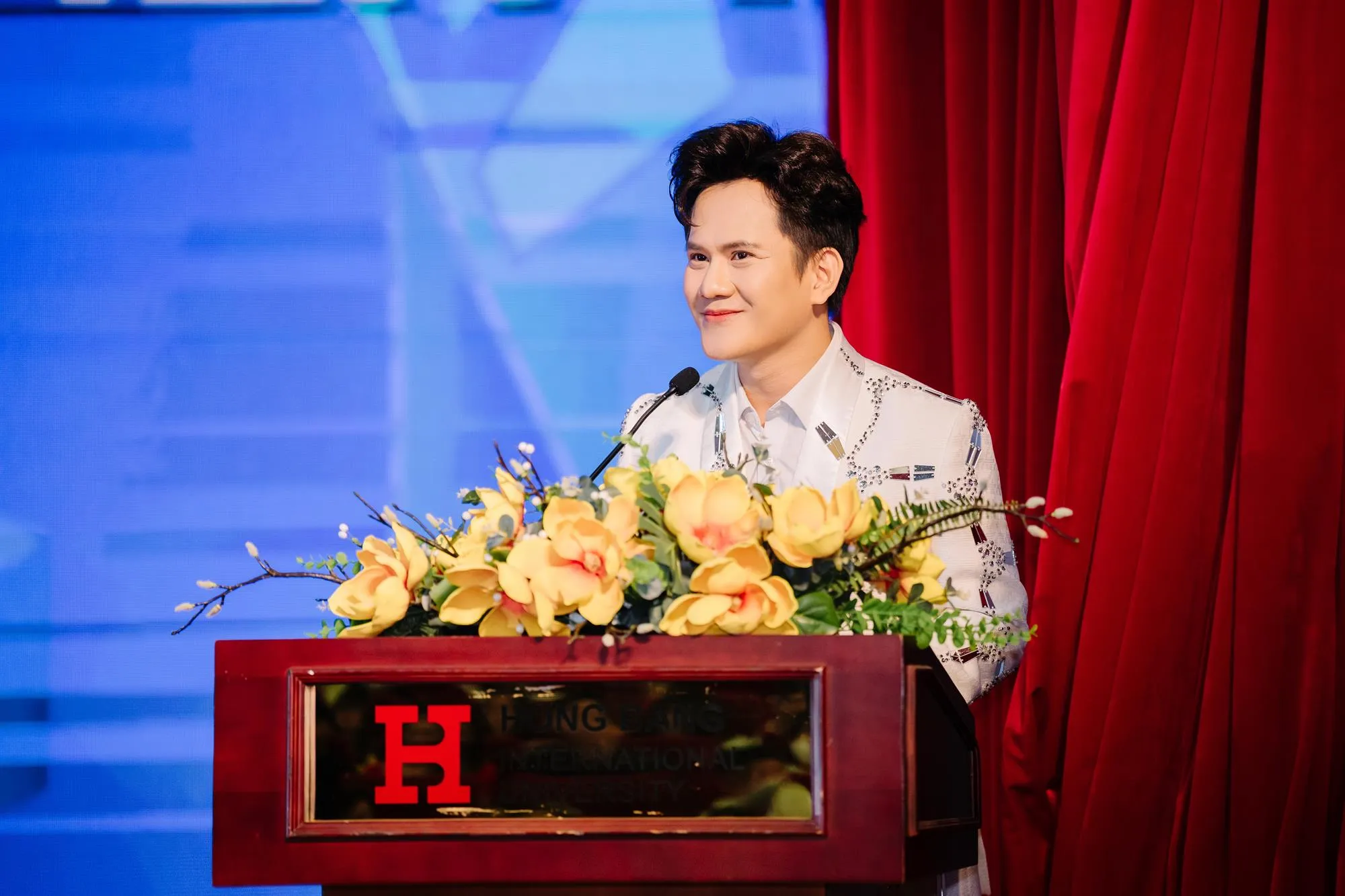 3 - Thac si – MC Hoang Vu (Truong BTC) phat bieu trong le cong bo