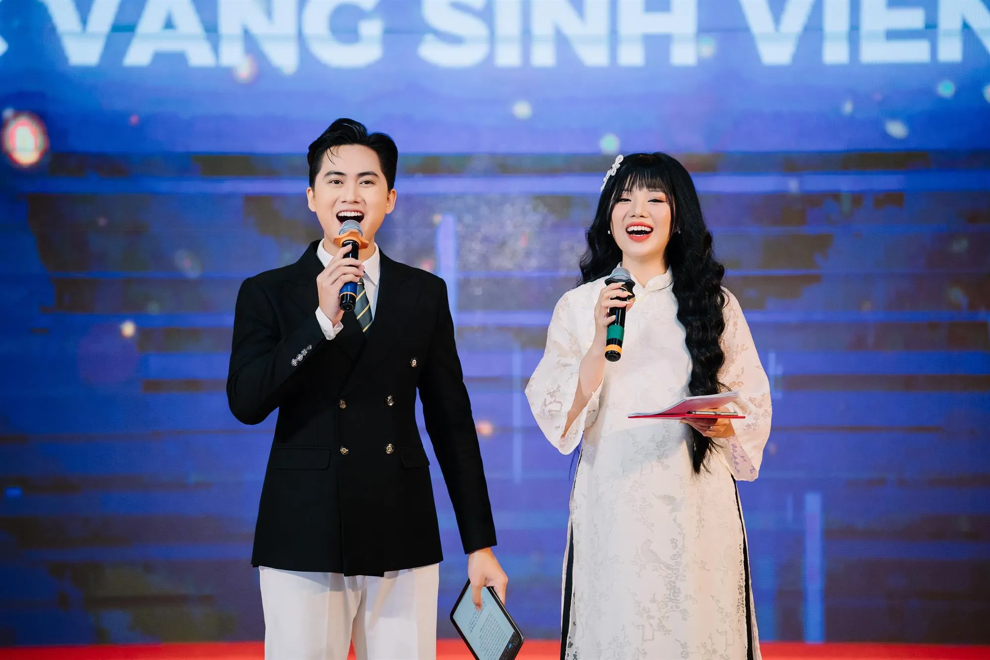 9 - MC Dang Khuong va MC Nha Tran dan dat su kien