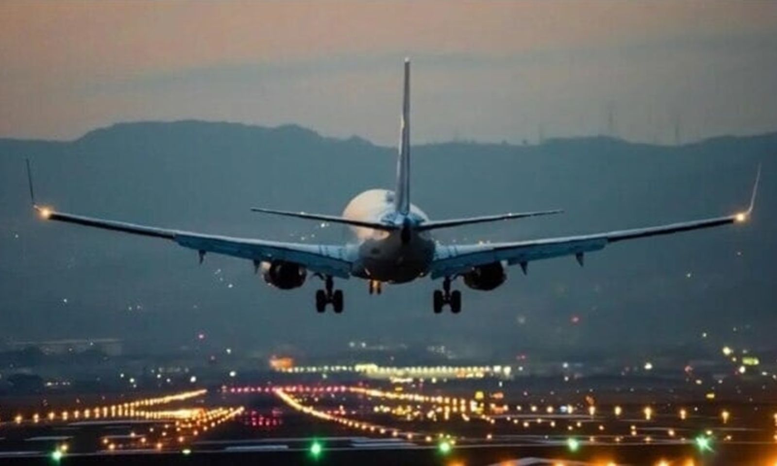 Cậu bé 13 tuổi ‘ôm càng máy bay’ suốt 2 giờ từ Afghanistan tới Ấn Độ
