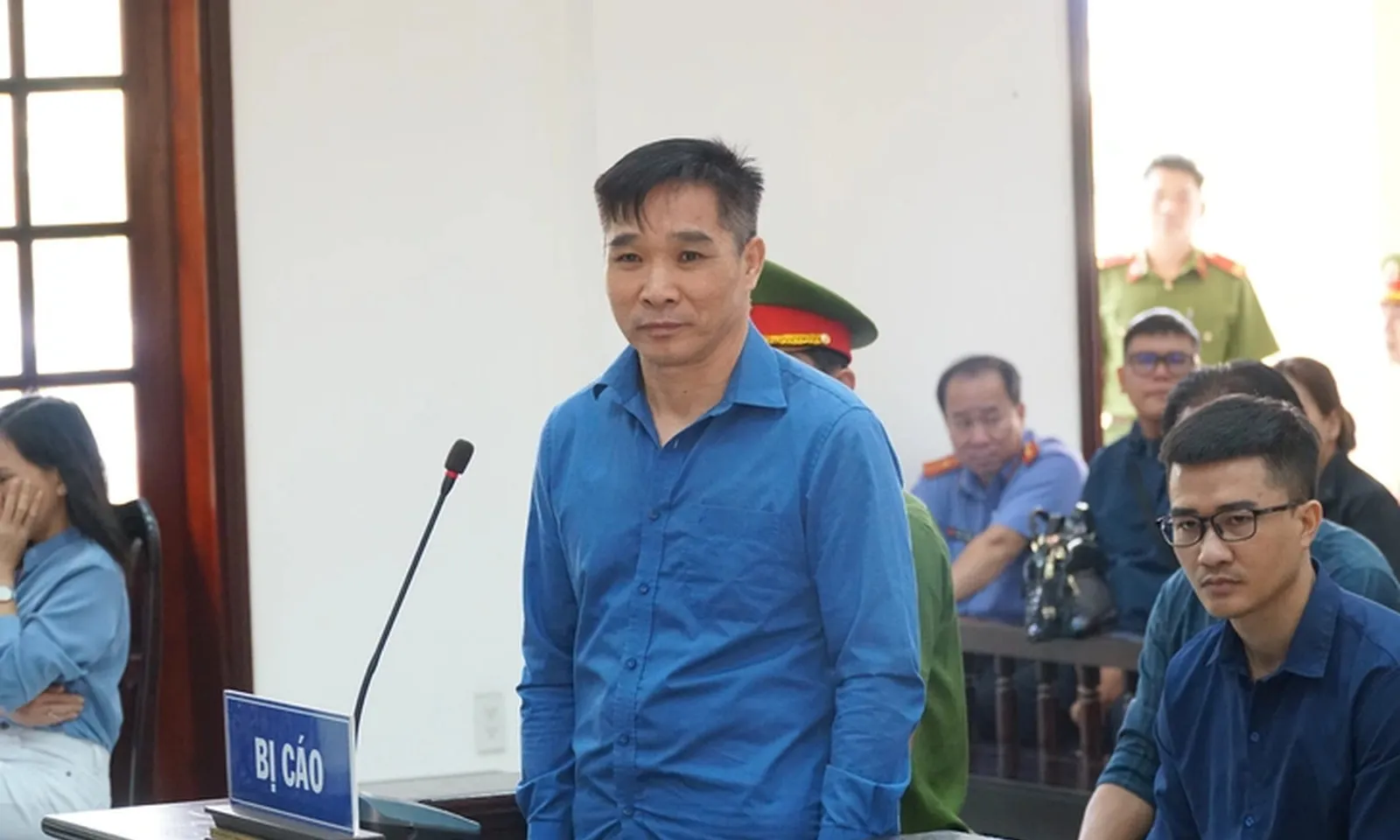 Bình Kiểm hầu tòa:  Vụ đường dây thu gom vũ khí và âm mưu bắt cóc nghệ sĩ