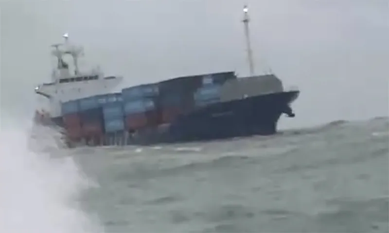 Các tàu thuyền được yêu cầu tổ chức trực canh, theo dõi chặt chẽ diễn biến của bão chủ động phòng tránh Ảnh minh họa