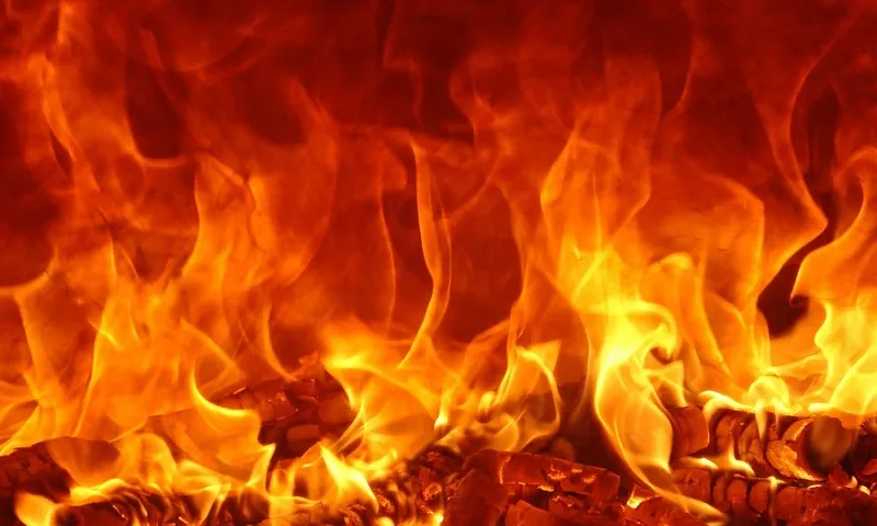 Hà Nội: Nhanh chóng dập tắt đám cháy, giải cứu 6 người trong gia đình 