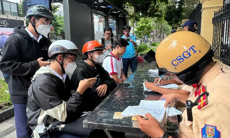 CSGT TPHCM cảnh báo tình trạng nhiều học sinh, sinh viên vi phạm giao thông