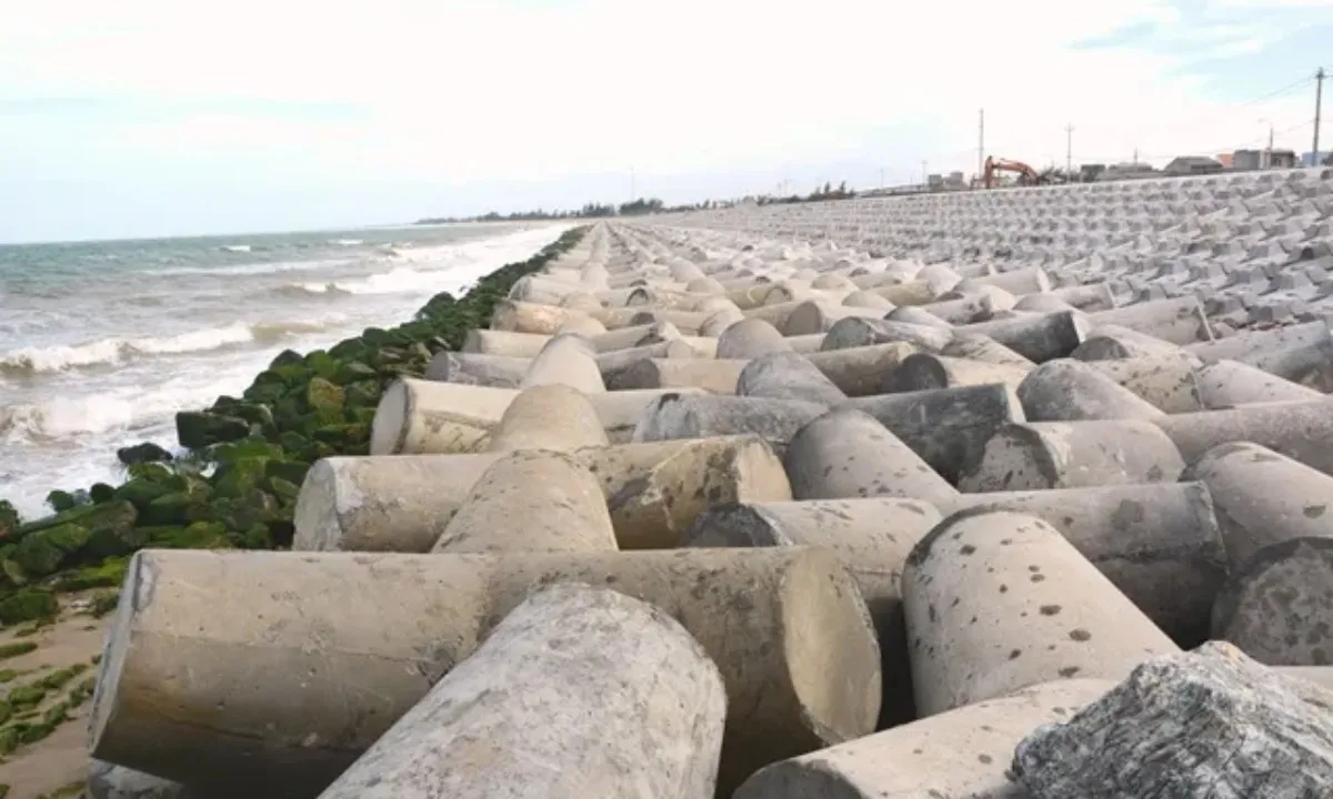 Tăng cường bảo vệ đê điều tại 7 địa phương ứng phó bão Ragasa