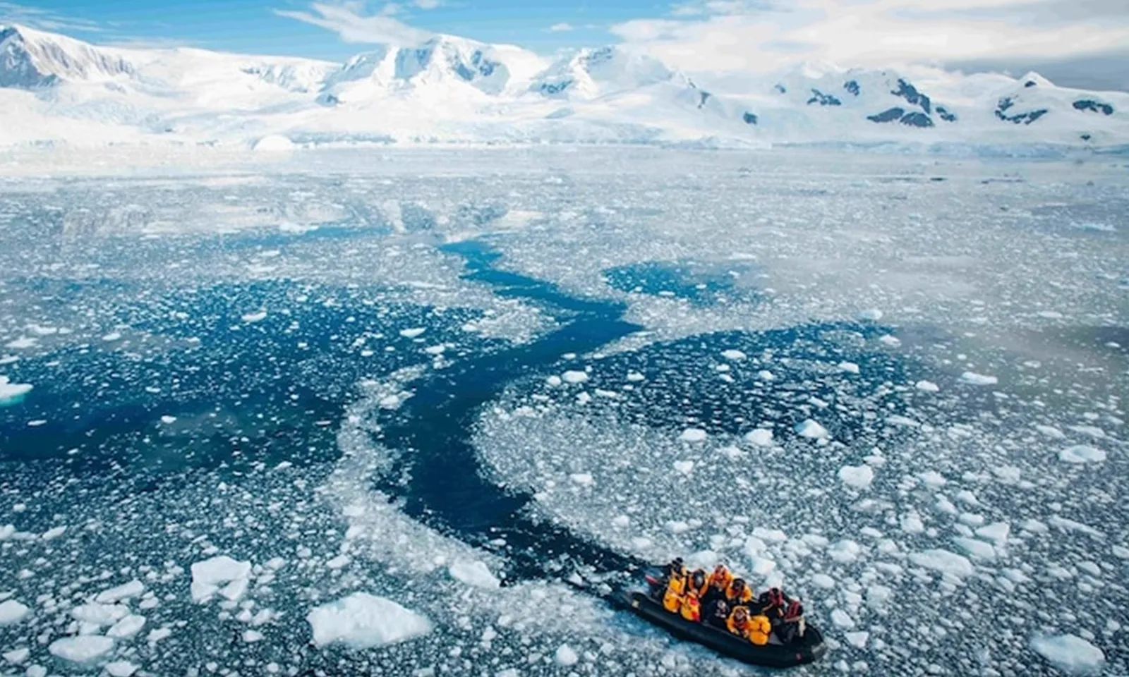 Phát hiện 85 hồ nước ngầm bí ẩn dưới lòng Nam Cực