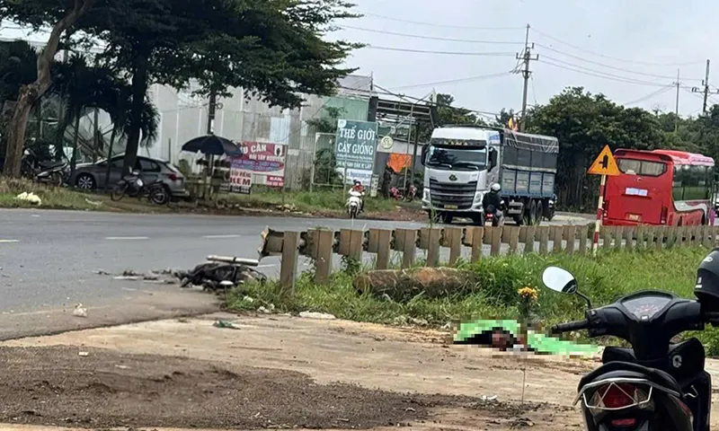 Xe khách tông xe máy chạy cùng chiều, người đàn ông đi xe máy tử vong