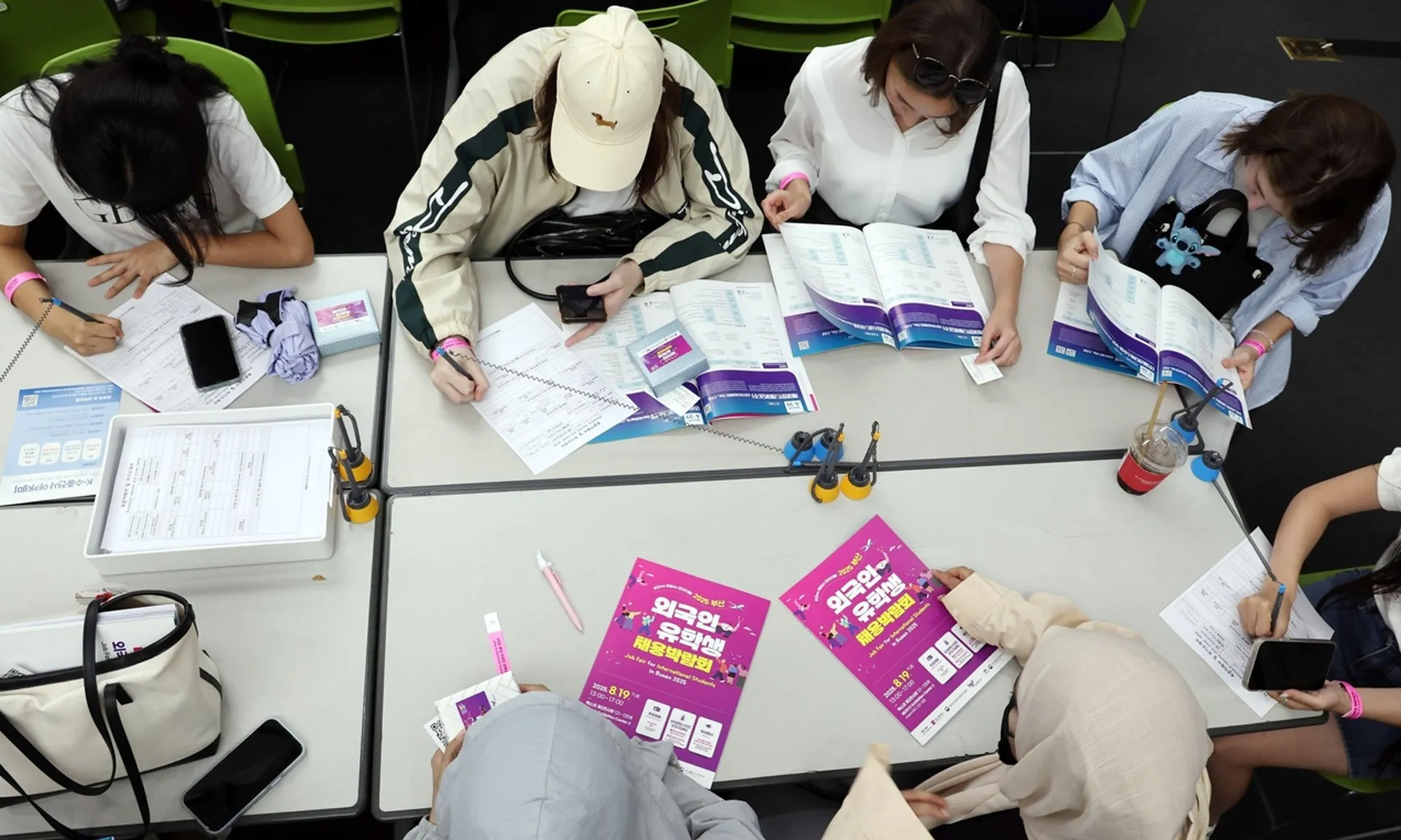 sinh-vien-nuoc-ngoai-230925