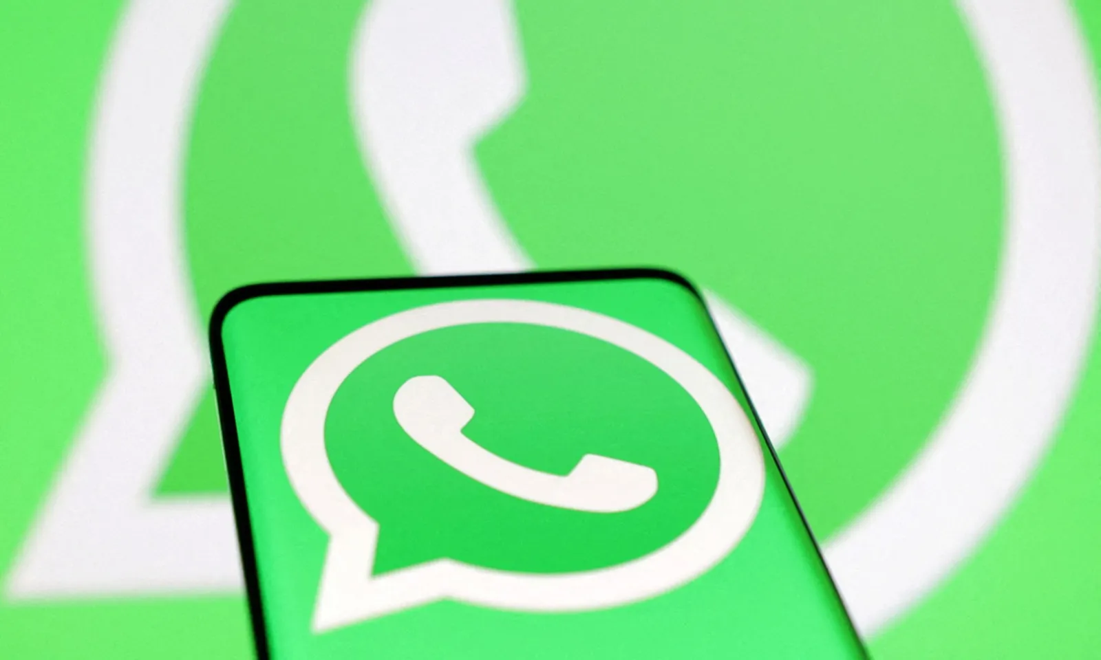Úc cân nhắc cấm trẻ em dưới 16 tuổi sử dụng WhatsApp, Roblox