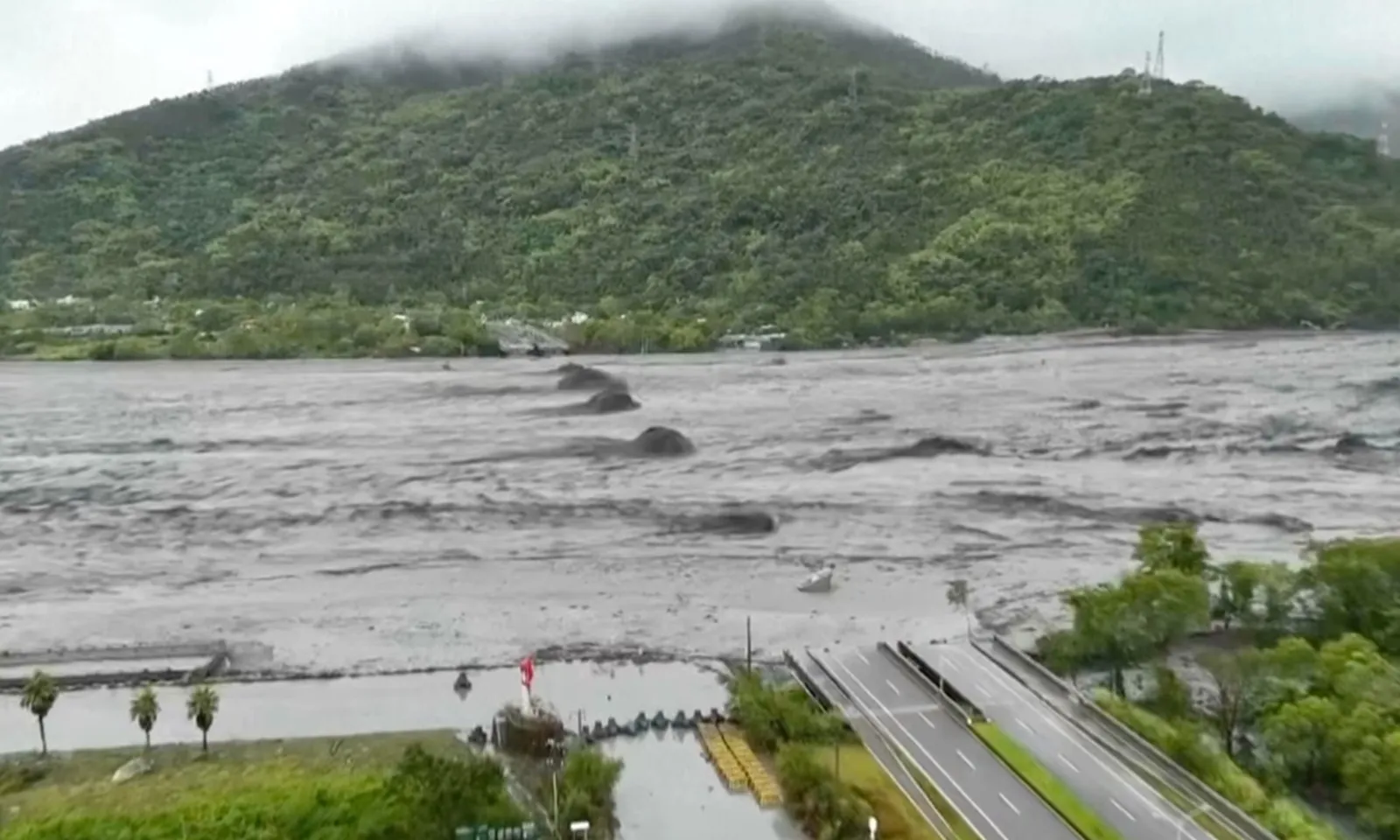 Đài Loan yêu cầu điều tra vụ vỡ hồ chứa khiến 14 người chết, 129 người mất tích