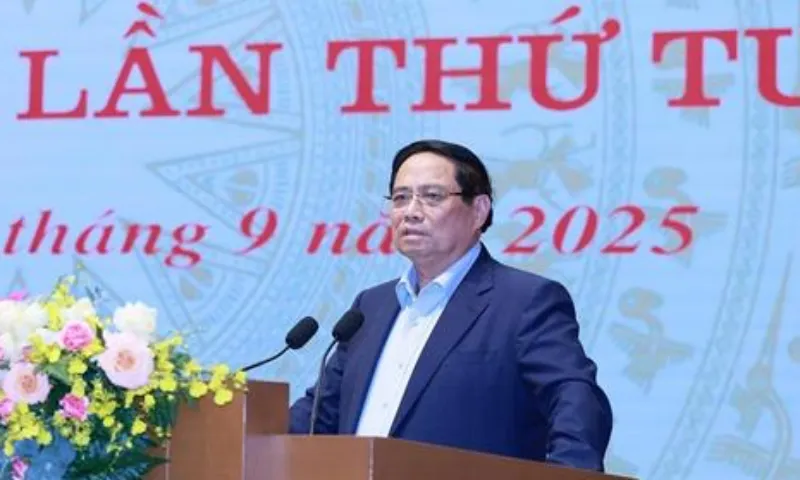 Thủ tướng yêu cầu tăng tốc chuyển đổi số đến từng người dân